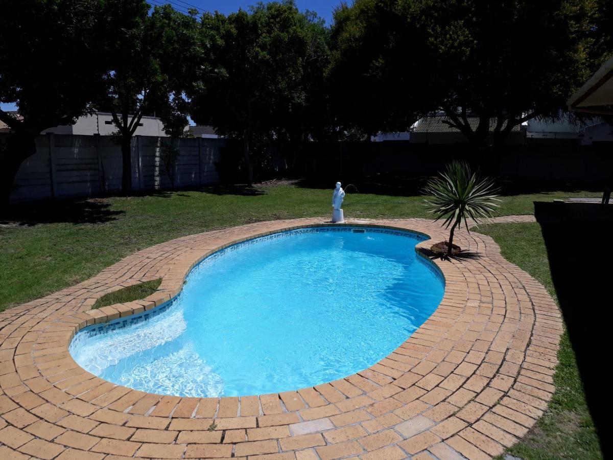 Bed & Breakfast Dj's In Table View