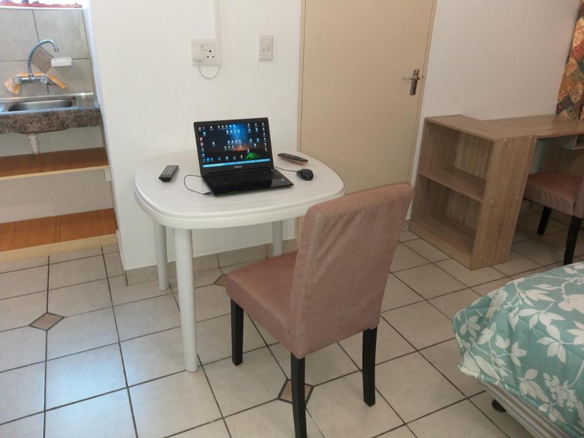 Dj's In Table View Bed & Breakfast 3*