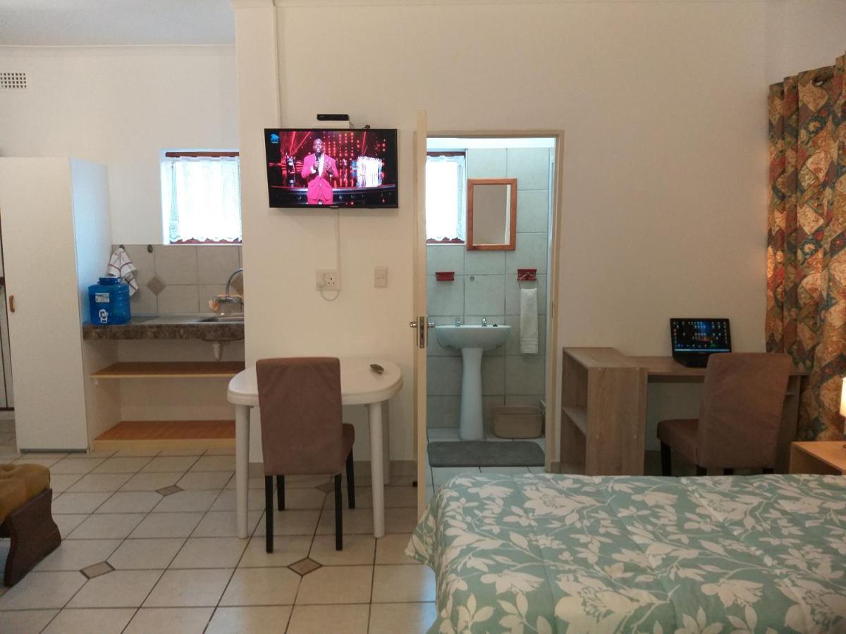 Bed & Breakfast Dj's In Table View